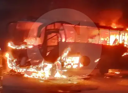 bus-incinerado-quemado-choco-4616818_47986711_20250530114119