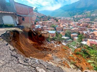 derrumbe-villatina_47923112_20250522101355