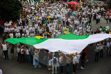 marcha-del-orgullo-paisa-contra-petro-17_48097591_20250614103951