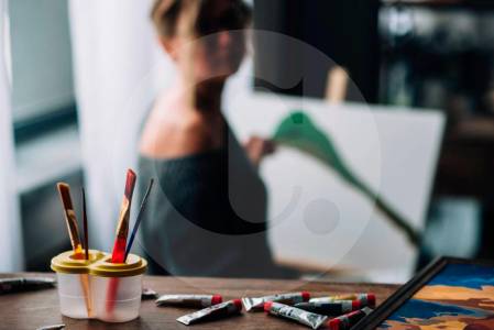 la-presion-social-y-familiar-aleja-a-los-alumnos-mas-pobres-de-las-carreras-creativas_50244442_20260326160456