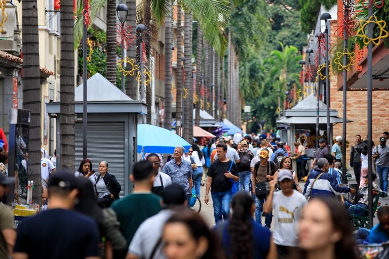 turistas-en-el-centro-de-la-ciudad-ce-1_50265666_20260329211543