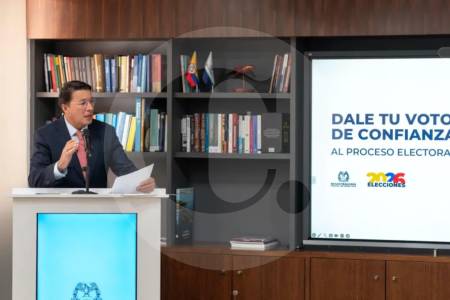 des-deben-estar-sometidas-a-la-const_50464534_20260426215405