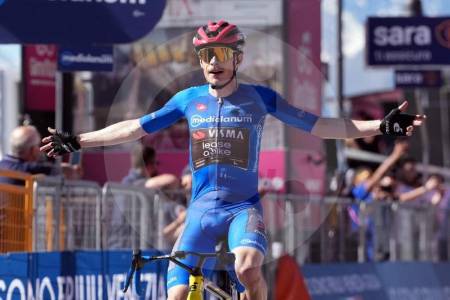 giro-de-italia-jonas-vingegaard-gana_50699495_20260523120435