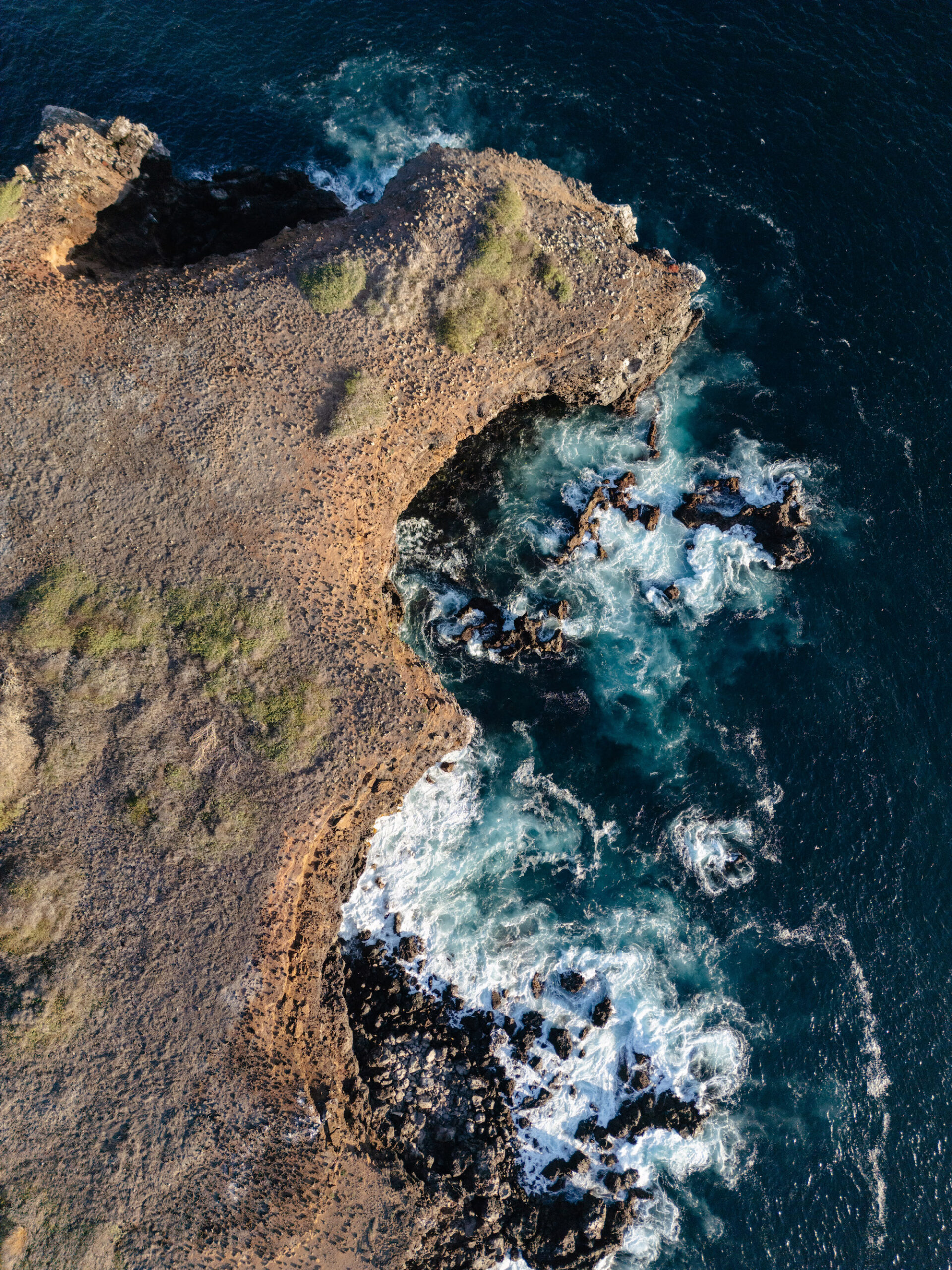 Un acantilado en Floreana, la sexta isla más grande del archipiélago. Foto: cortesía Bryan Pérez