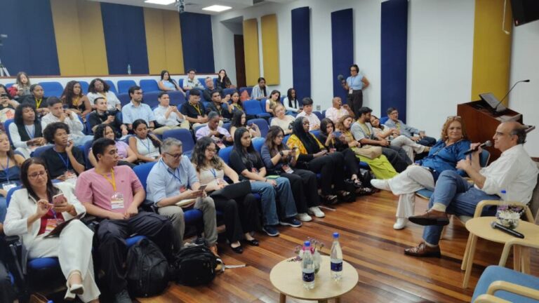 Microfono-abierto-en-Javeriana-1024x576-1