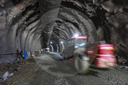en-el-tunel-el-toyo-m_51162972_20260719224140