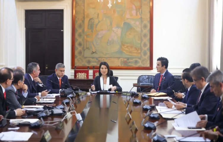 La presidenta Keiko Fujimori junto con su gabinete de ministros. Foto: Agencia Andina. 
