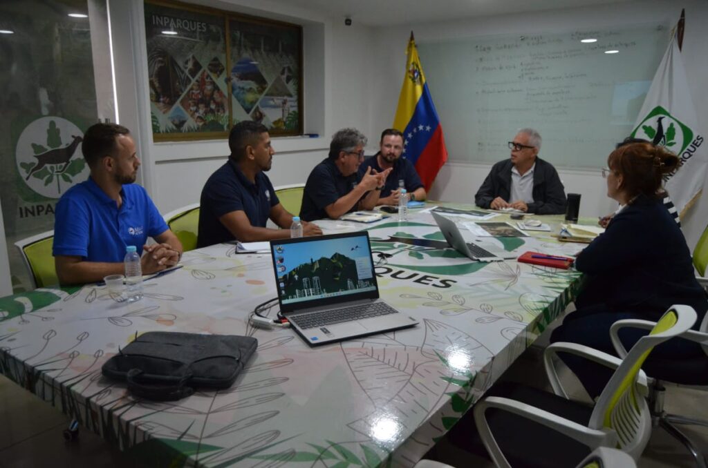 Ministro para el Ecosocialismo, Nelson Rodríguez, en una reunión estratégica con representantes de las agencias de la ONU, específicamente UNDAC y OCHA. Foto: Ministerio del Ecosocialismo.