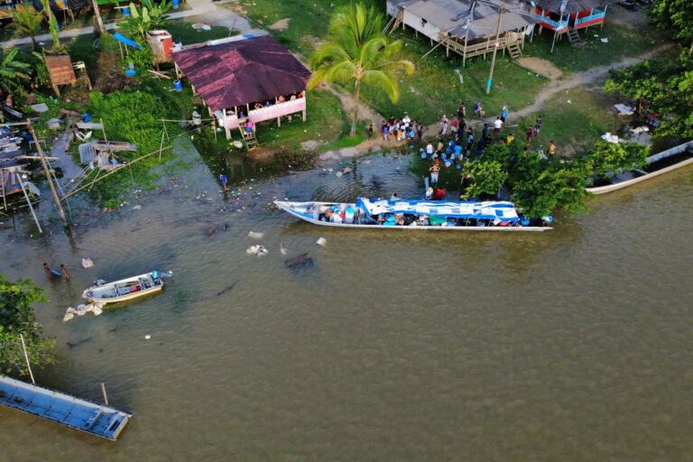 Comunidad indígena en Buenaventura, Valle del Cauca, afectada por el terremoto. Foto: cortesía Orivac